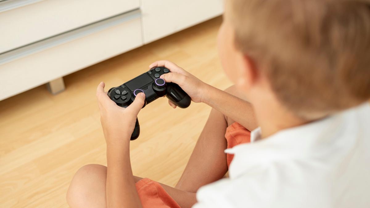Niño jugando