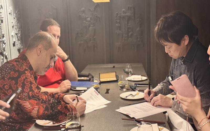 Acquire y Red Dunes Games