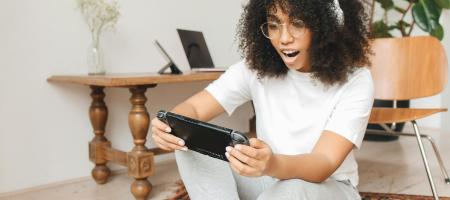 Mujeres jugando Switch