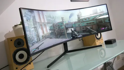 curved monitor vs flat monitor